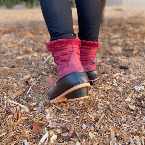 Women's Burgundy and Black Winter Boots - Picture 3 of 7